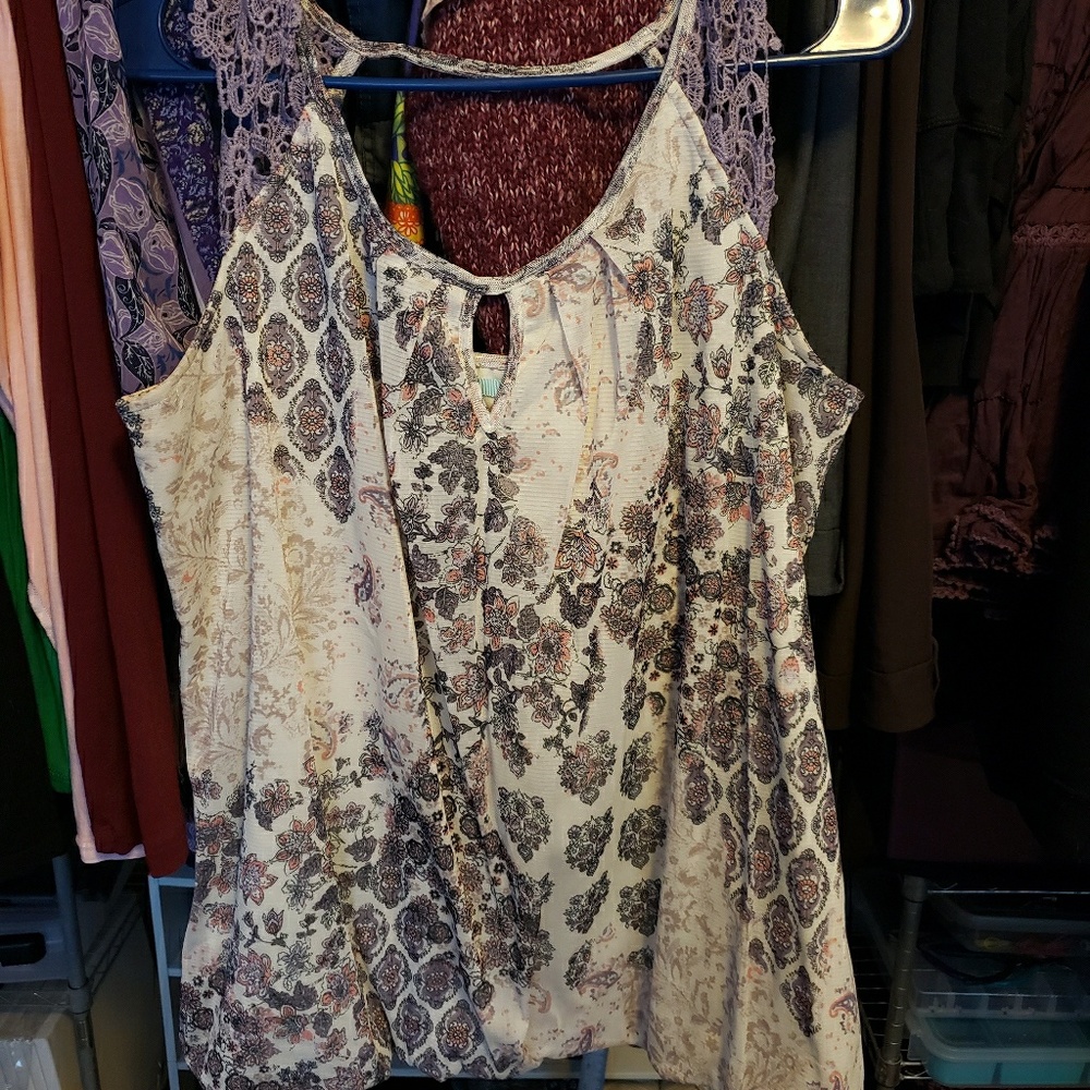 Sleeveless shirt